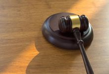 券商分公司老总私下代客交易3.29亿，亏损超271万，被警告并处15万罚款-程序员中文网