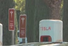 电子门把手失灵,孩子被困车内……特斯拉,在美遭调查-程序员中文网