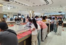 国庆珠宝消费火热：金价频创新高，有消费者后悔之前买少了-程序员中文网