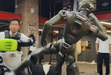 何小鹏刘强东看好的男人,被自家机器人踹翻-程序员中文网