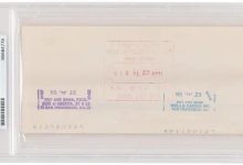 苹果“1号支票”刷新拍卖纪录，超240万美元天价-程序员中文网