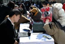 中美AI智能体之争：美国巨头难获用户，中国